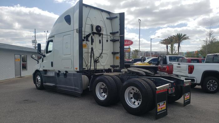 2021 Freightliner Cascadia-8