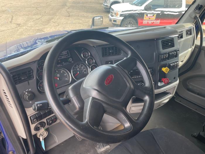 2022 Peterbilt 579-9