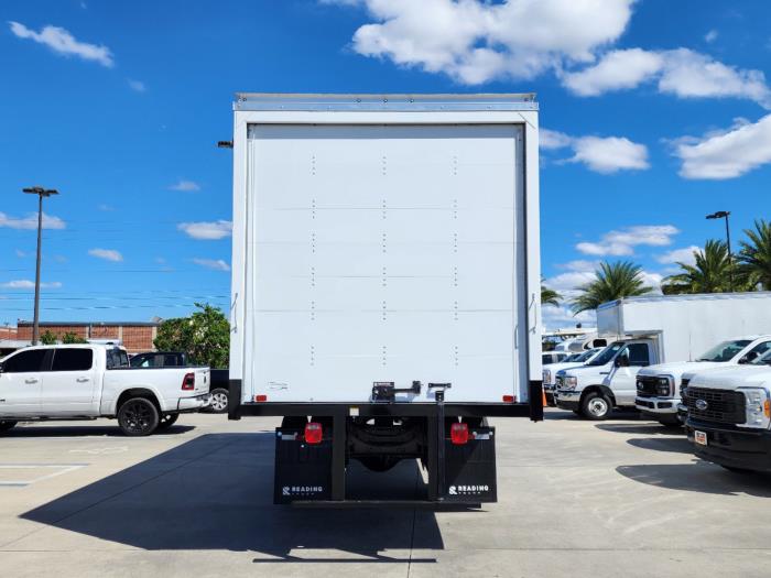 2025 Ford F-750-8