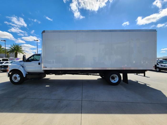 2025 Ford F-750-11