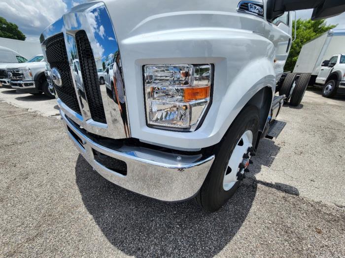 2026 Ford F-750-8