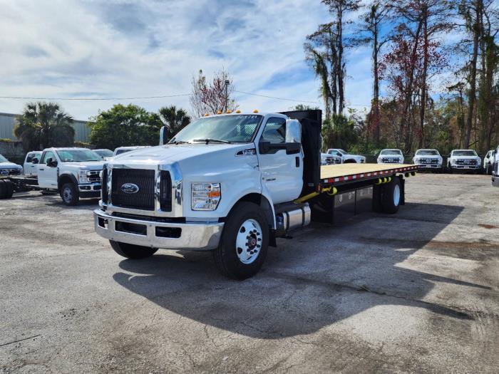 2025 Ford F-750-1