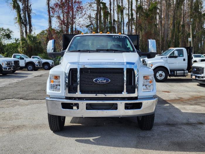 2025 Ford F-750-2