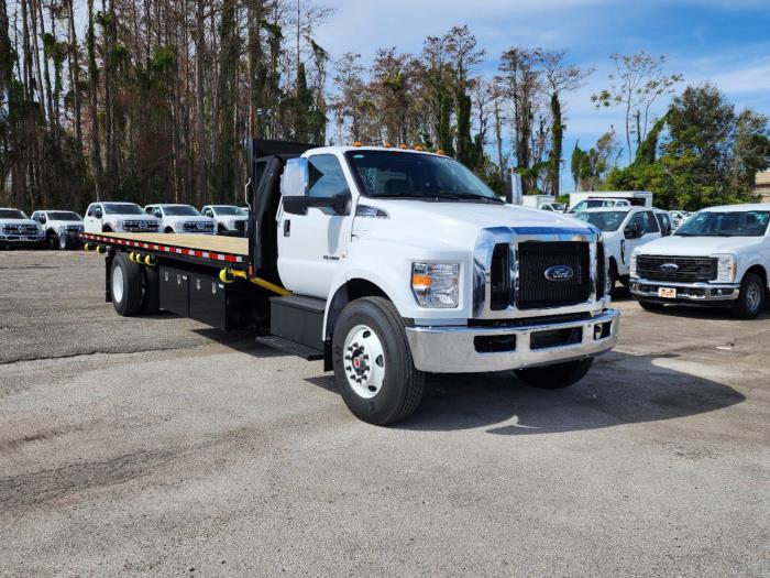 2025 Ford F-750-3