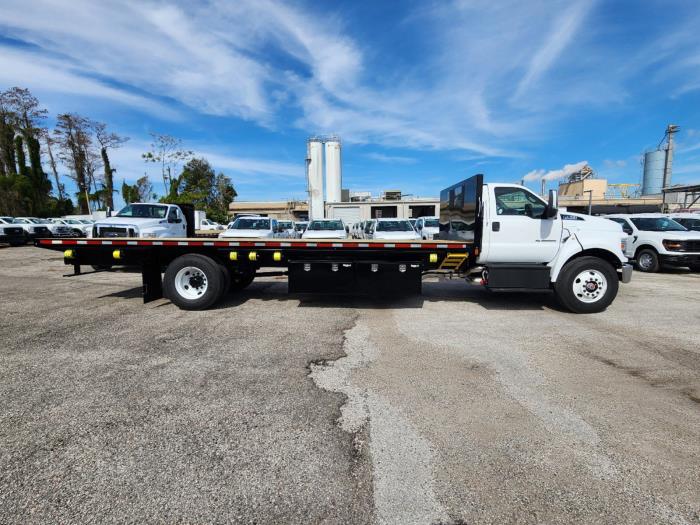 2025 Ford F-750-4