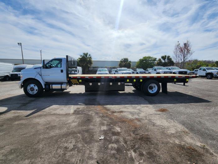 2025 Ford F-750-8