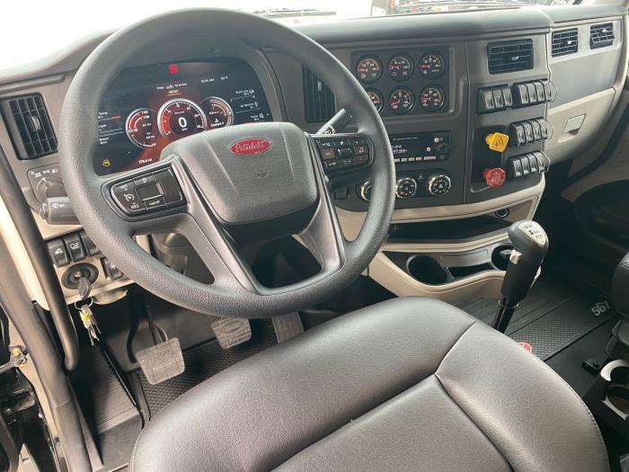 2025 Peterbilt 567-11