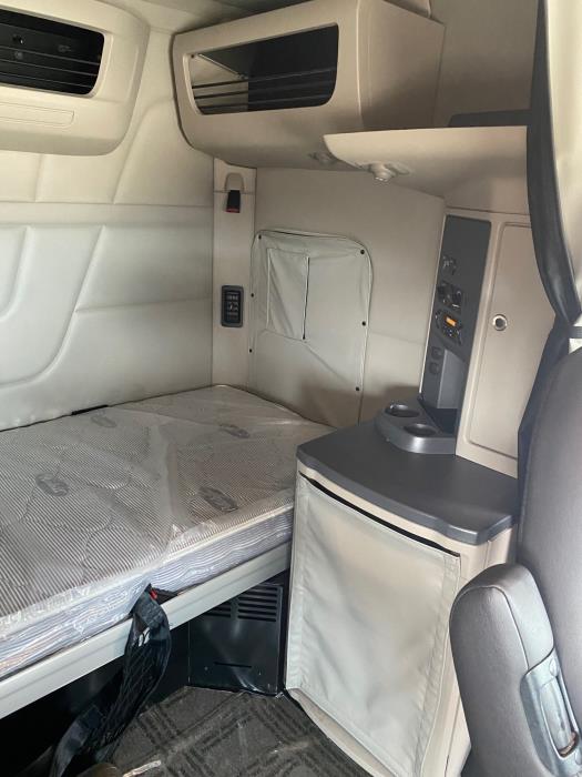 2025 Peterbilt 567-15