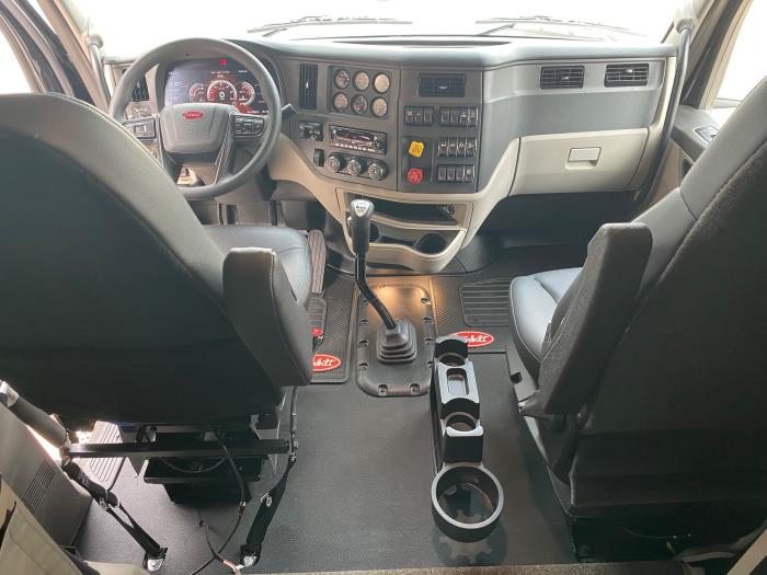 2025 Peterbilt 567-17