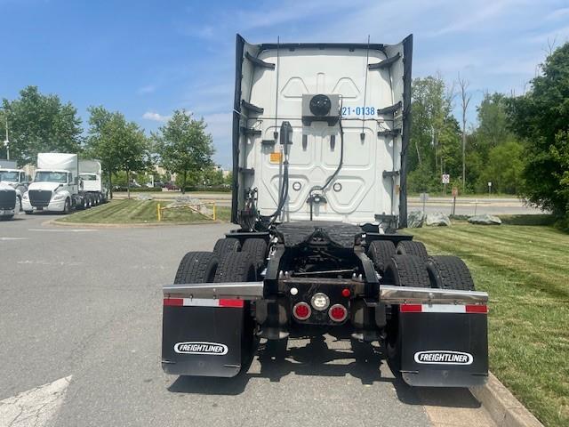2021 Freightliner Cascadia-6
