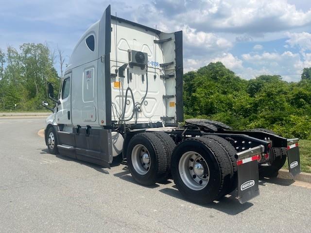 2021 Freightliner Cascadia-7