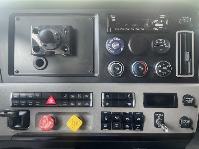 2021 Freightliner Cascadia-19