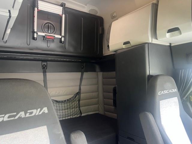 2021 Freightliner Cascadia-22