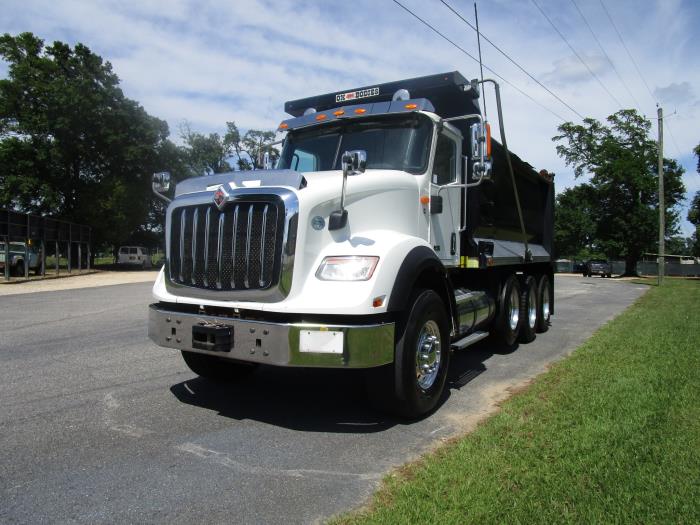 2020 International HX620-1