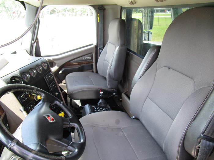 2020 International HX620-26