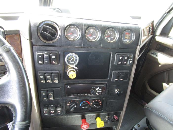 2020 International HX620-37