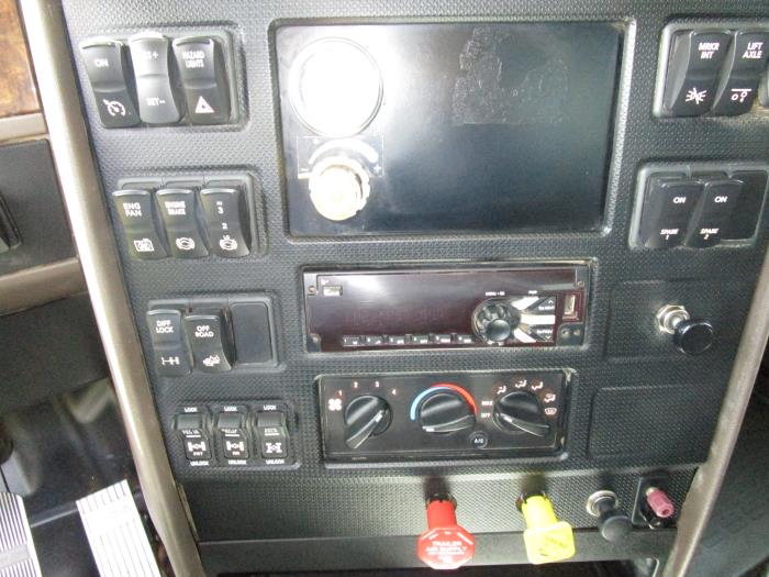 2020 International HX620-38