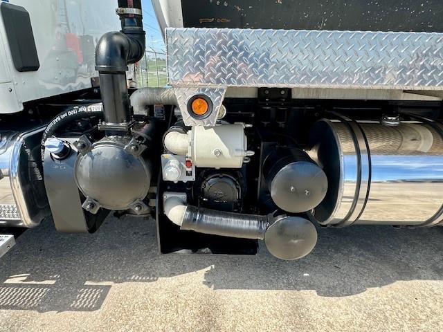 2024 Peterbilt 548-8