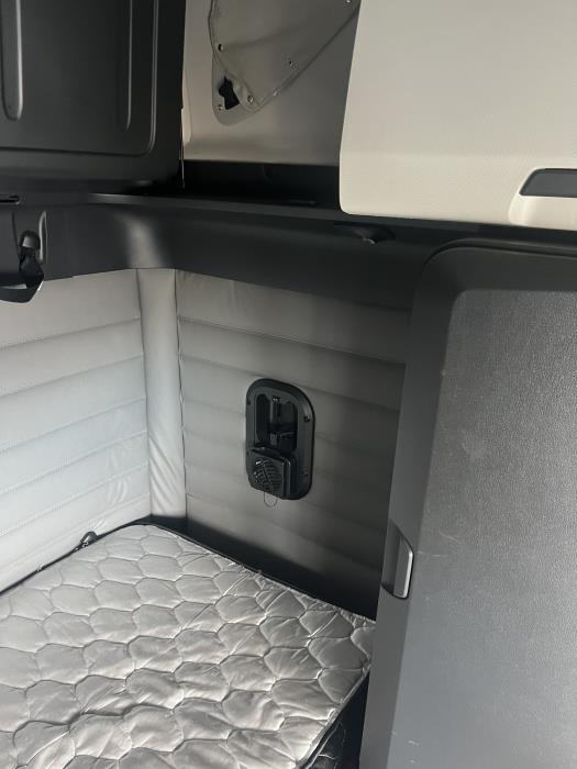 2021 Freightliner Cascadia-14