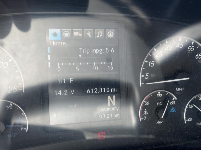 2021 Freightliner Cascadia-10