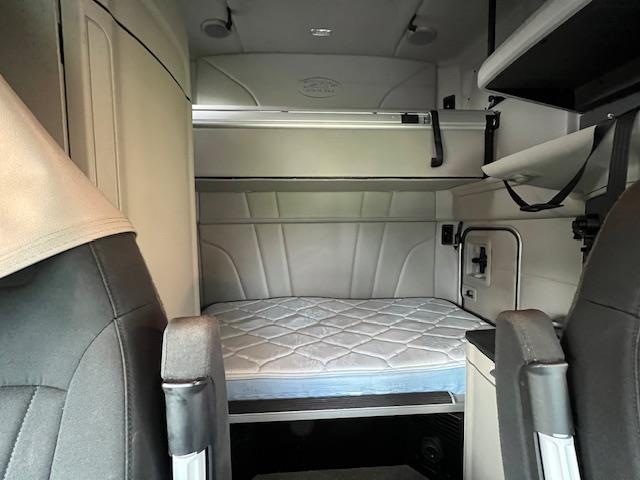 2022 Peterbilt 579-12