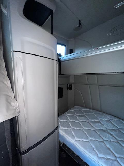 2022 Peterbilt 579-13