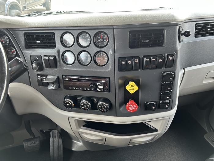 2019 Peterbilt 579-33