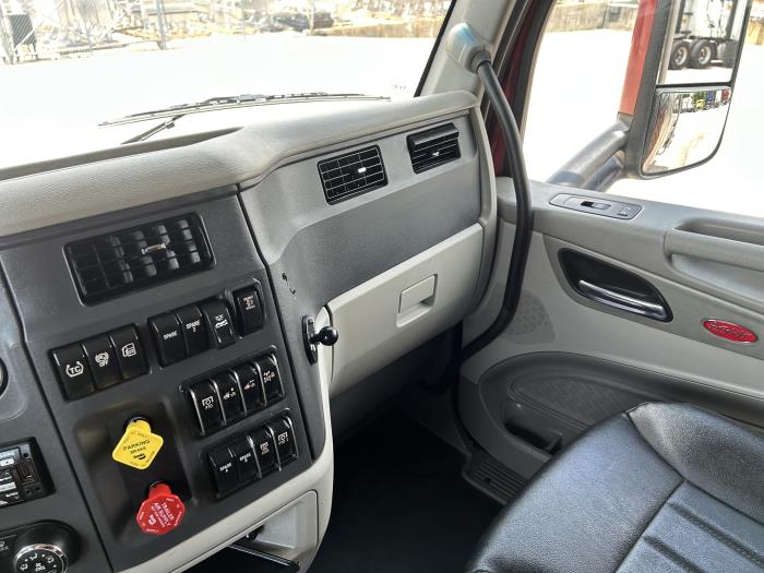2020 Peterbilt 579-33