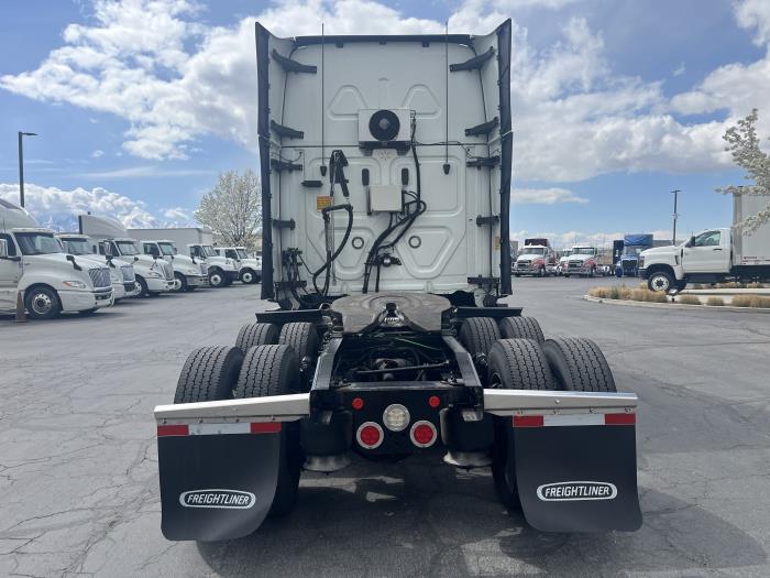 2021 Freightliner Cascadia-4