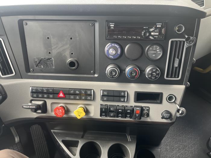 2021 Freightliner Cascadia-11