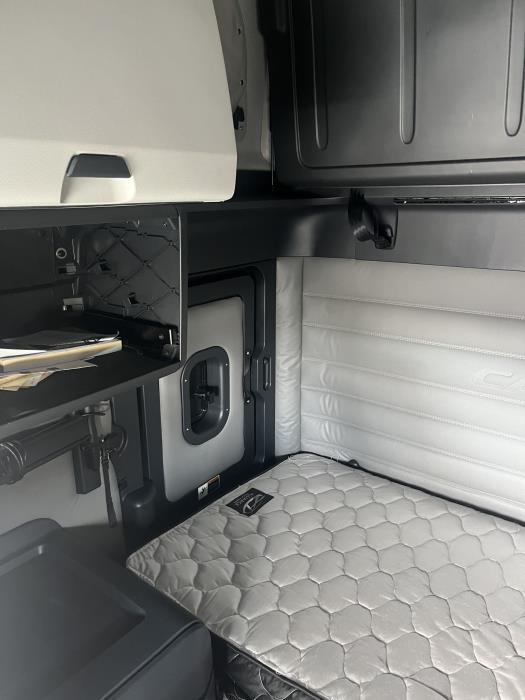 2021 Freightliner Cascadia-13