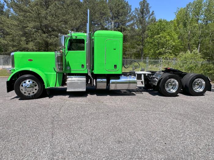 2021 Peterbilt 389-2