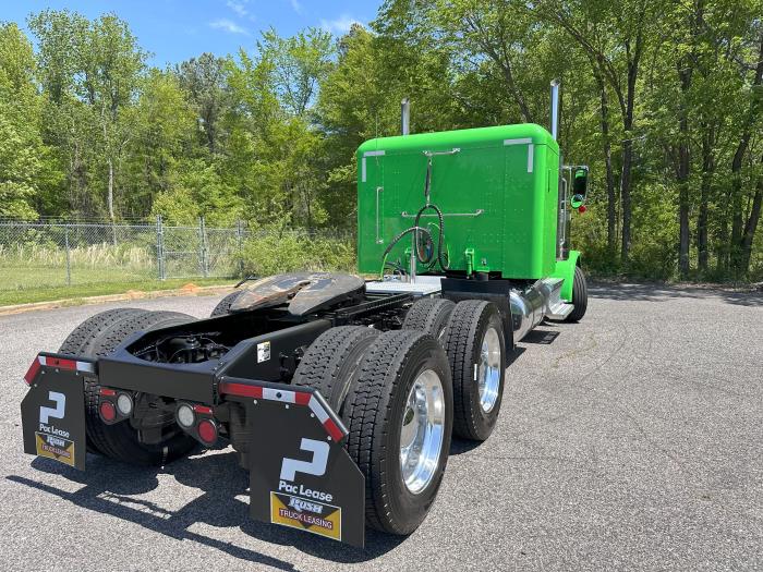 2021 Peterbilt 389-7