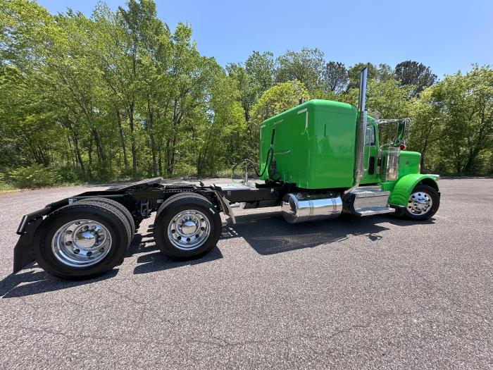 2021 Peterbilt 389-9