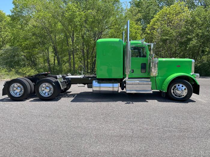 2021 Peterbilt 389-10