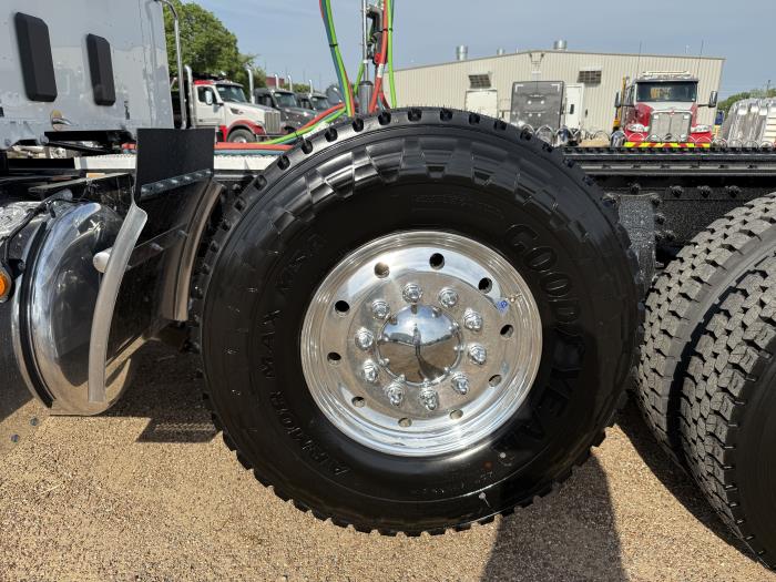2026 Peterbilt 589-18