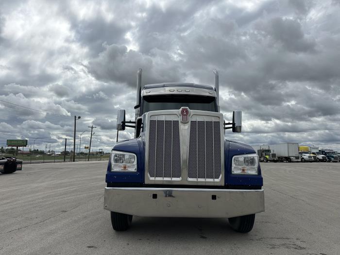2022 Kenworth W990-2
