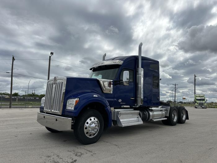 2022 Kenworth W990-3