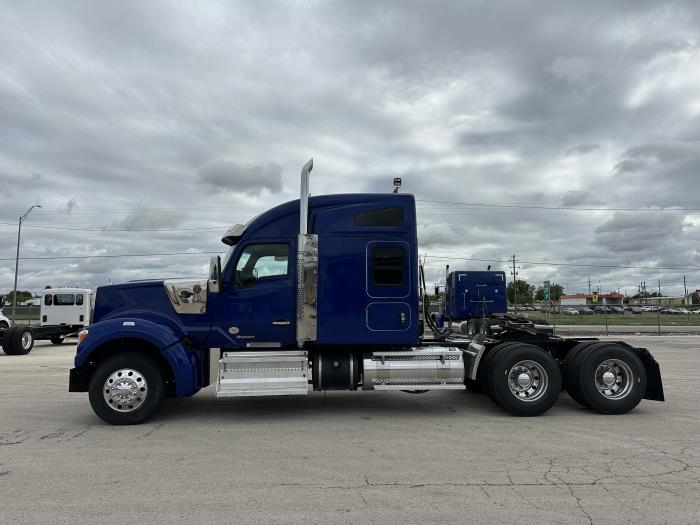 2022 Kenworth W990-4