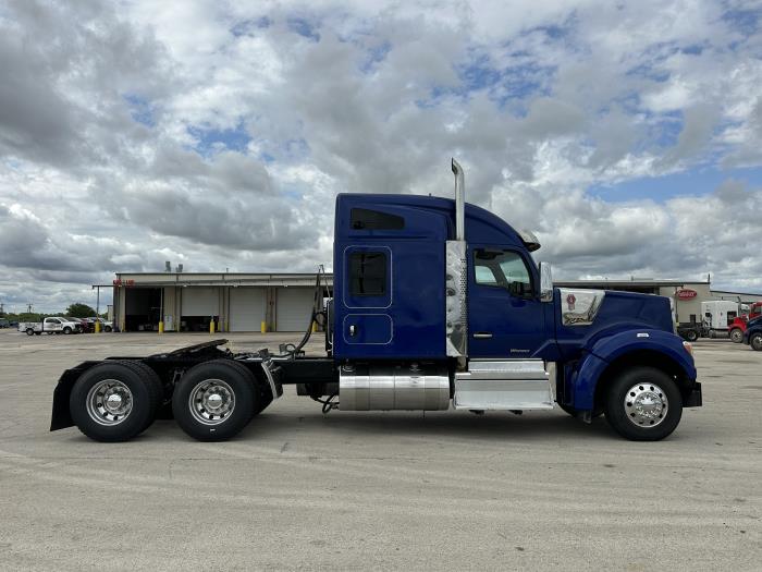 2022 Kenworth W990-7