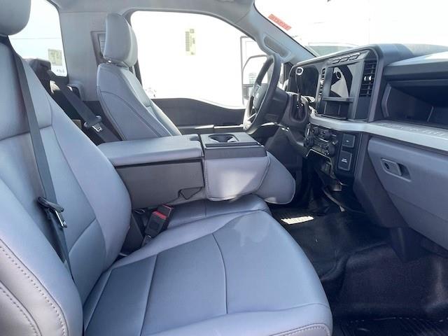 2025 Ford F-550-11