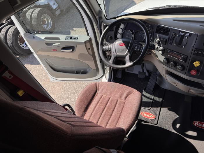 2022 Peterbilt 567-21