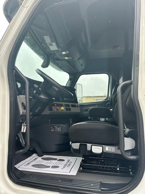 2019 Freightliner Cascadia-1