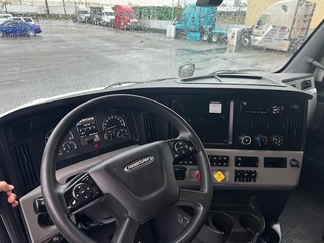 2019 Freightliner Cascadia-3