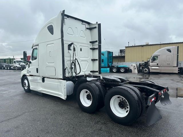 2019 Freightliner Cascadia-6