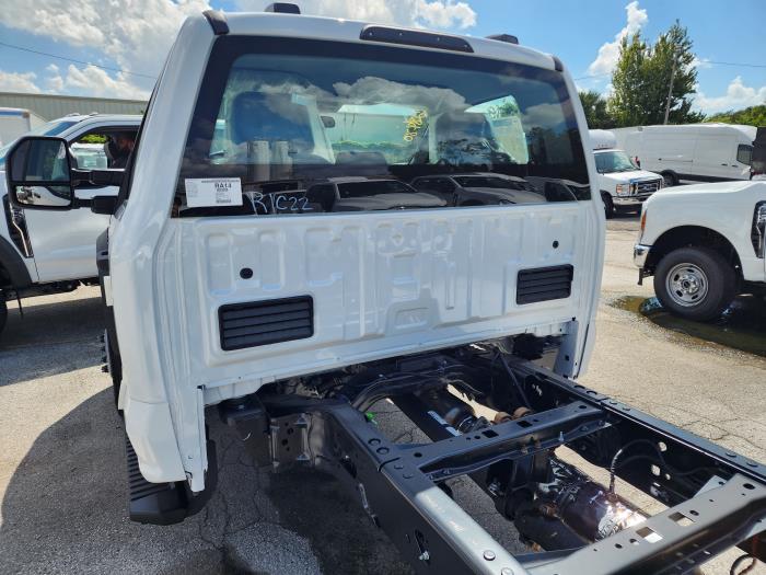 2025 Ford F-600-12