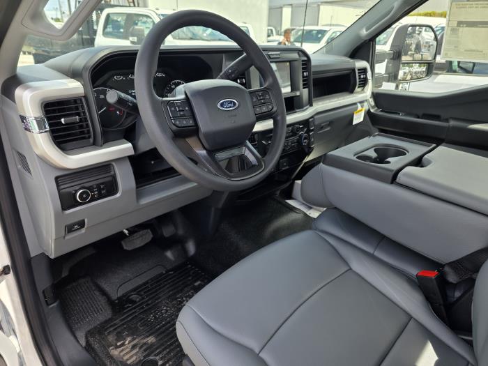 2025 Ford F-600-15