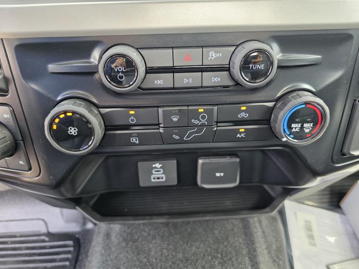 2025 Ford F-600-18