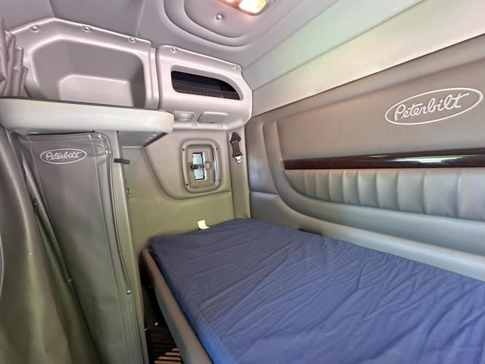 2021 Peterbilt 389-23