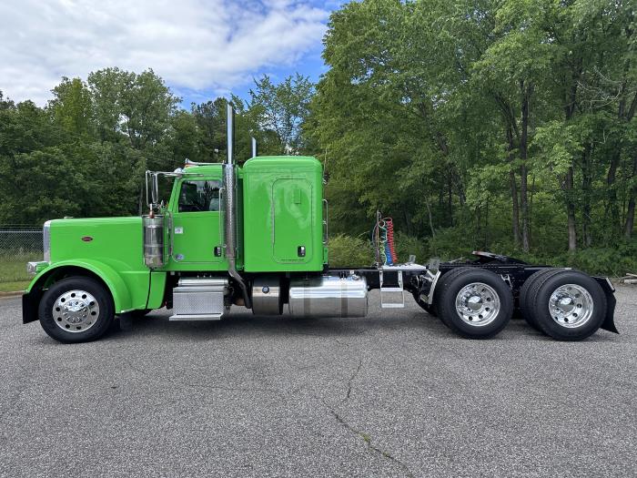 2021 Peterbilt 389-4